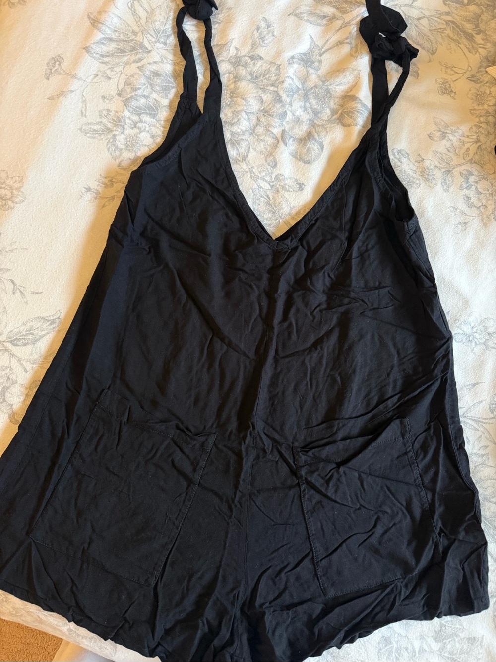 Women’s Black V-Neck Sleeveless Romper Dress